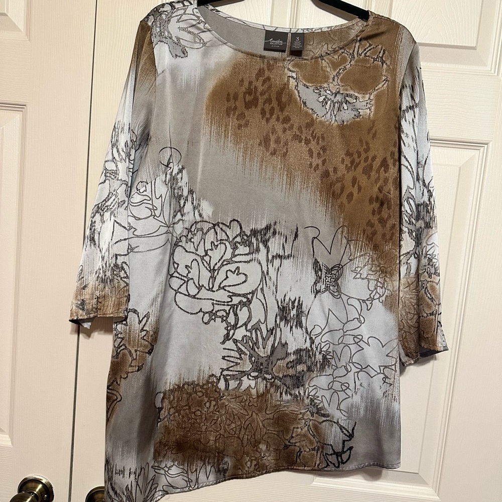 Chicos travelers Elegant Floral Gray and Brown Blouse Chicos size 3 X-Large